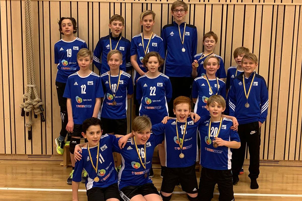 EVS volleyboll lagbild med medaljer