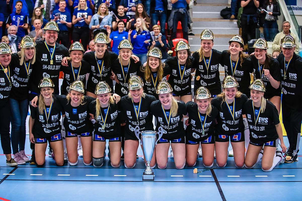 EVS damlaget lagbild med medaljer