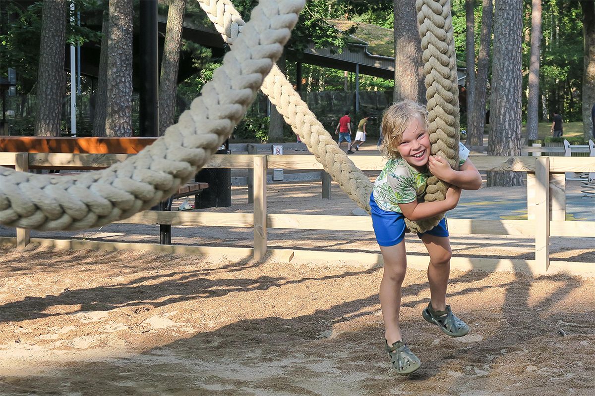 Barn på lekplats i Hembygdsparken Ängelholm