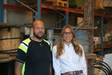 Två medarbetare på Bjäre Kraft på huvudkontoret i Förslöv.