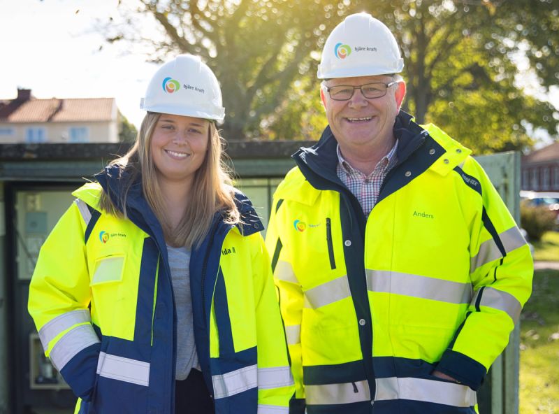 2 glada installatörer på Bjäre Kraft utomhus