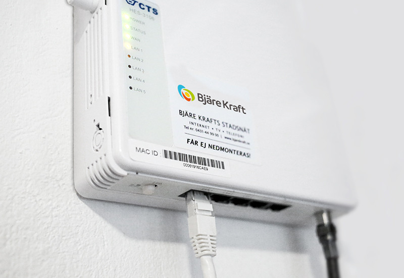 Fiberbox från Bjäre Kraft med inkopplade nätverkskablar