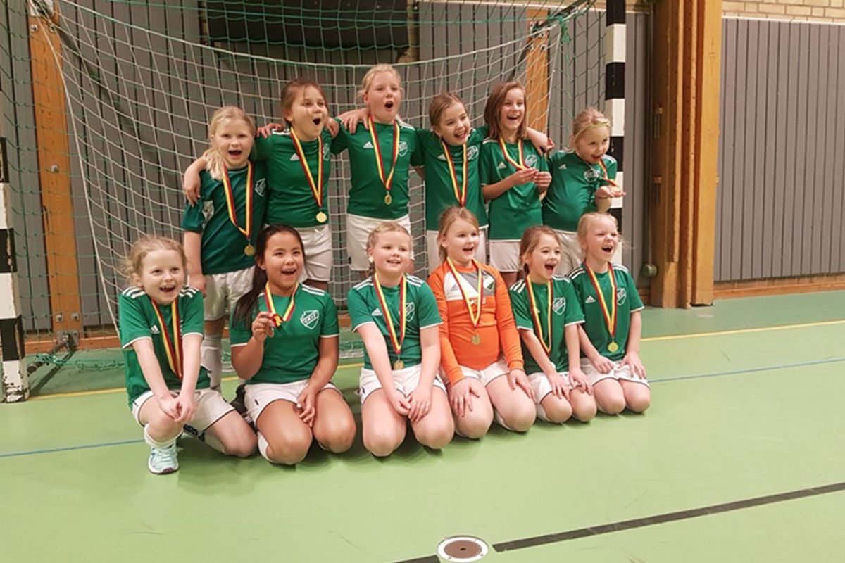 Lagbild barn tjejlag Västra Karups IF